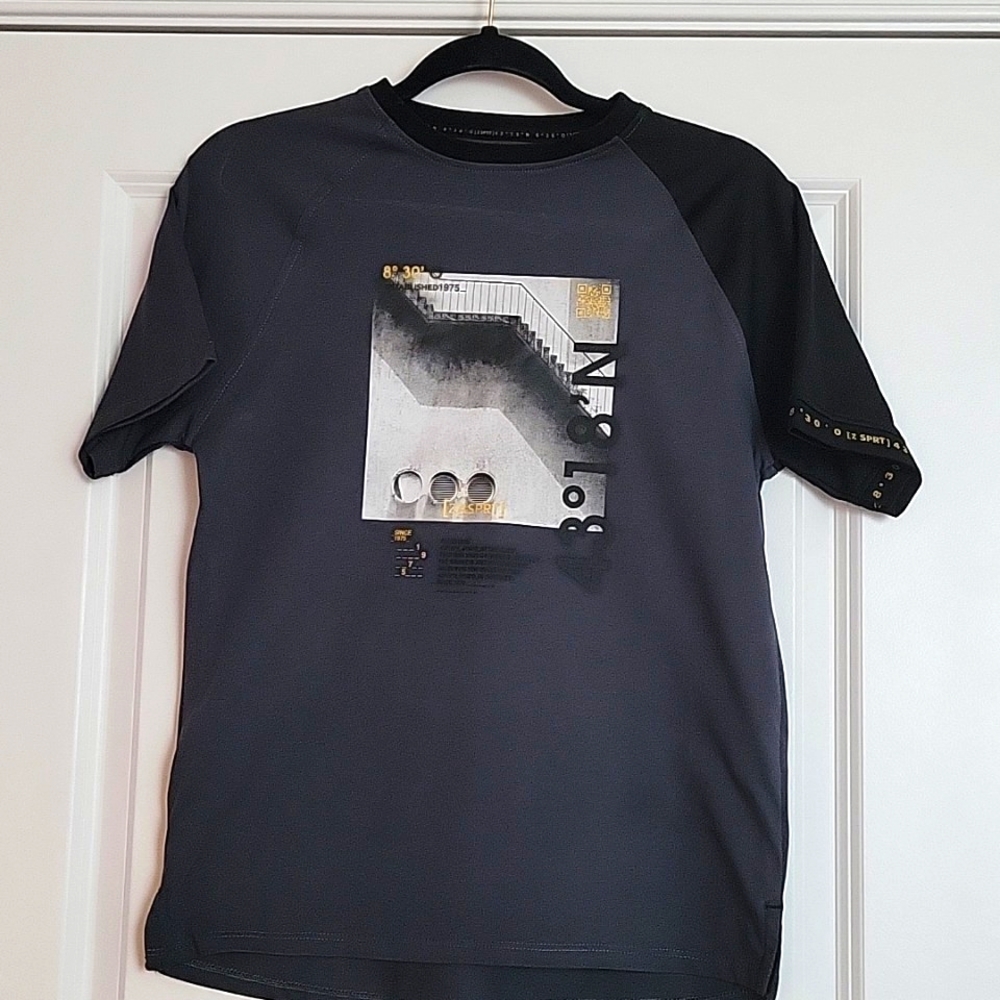 Zara - Graphic T-Shirt *New*